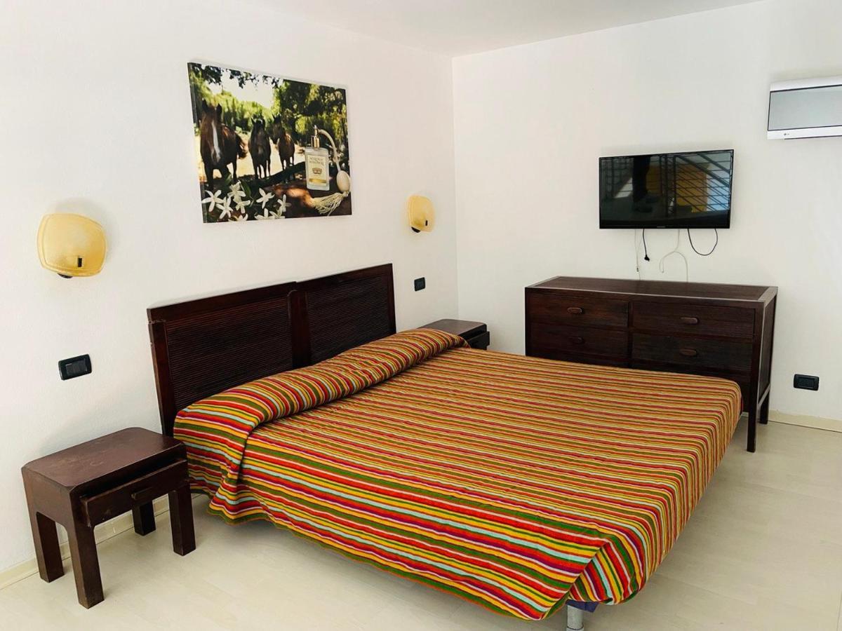 Regina Beach Holiday Apartments 티레니아 외부 사진