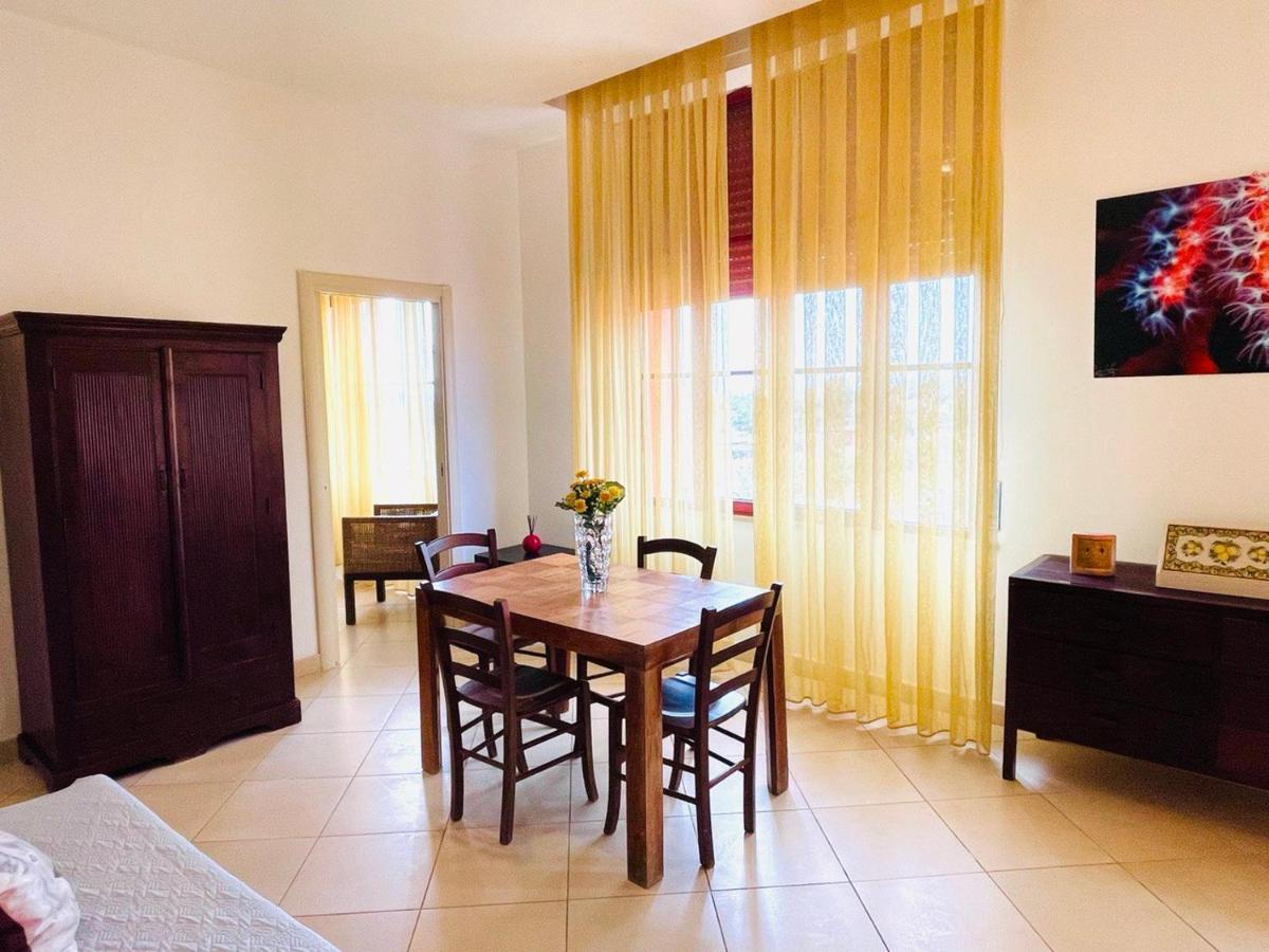 Regina Beach Holiday Apartments 티레니아 외부 사진