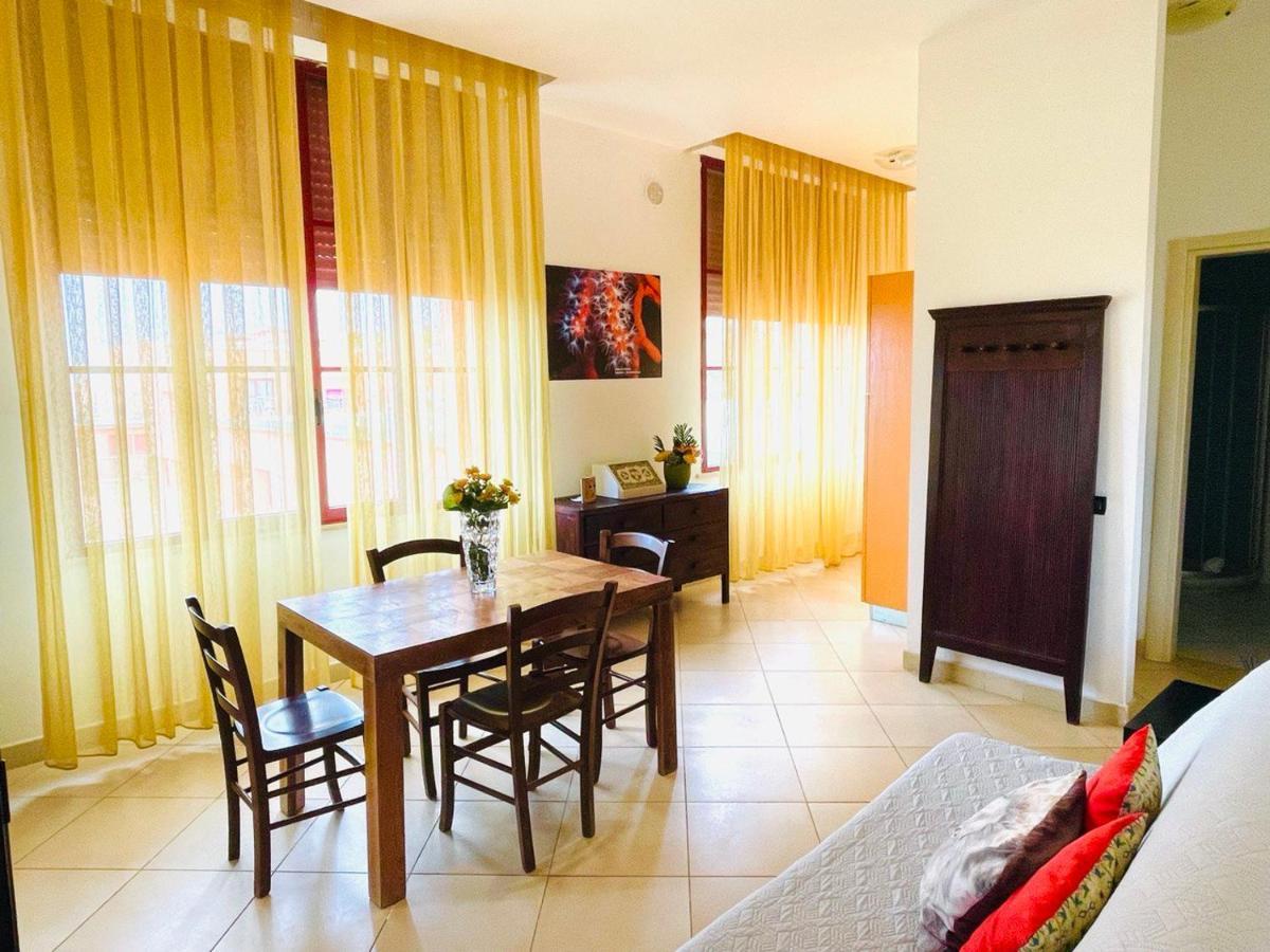 Regina Beach Holiday Apartments 티레니아 외부 사진