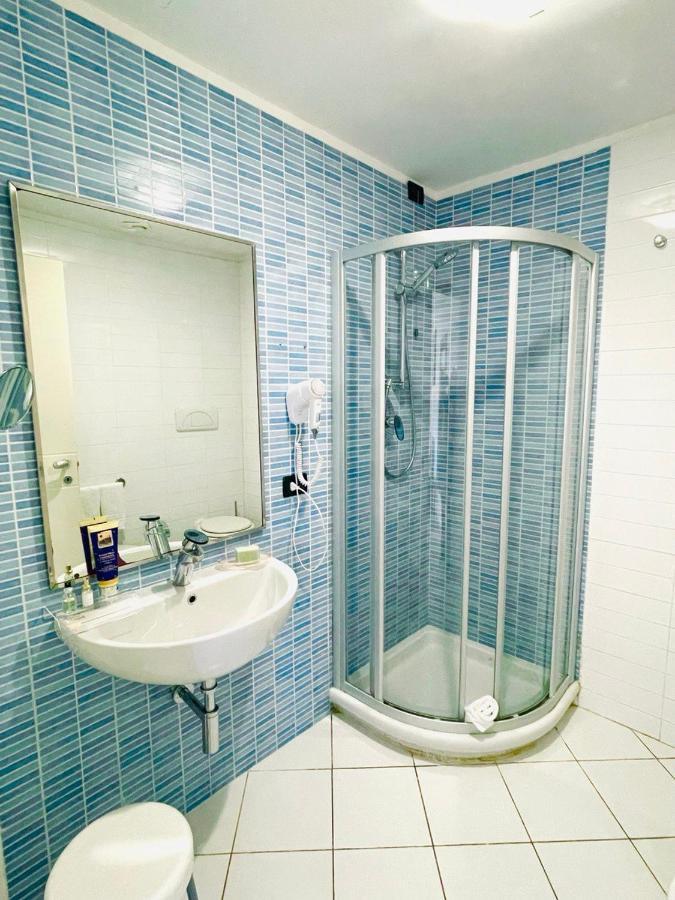 Regina Beach Holiday Apartments 티레니아 외부 사진