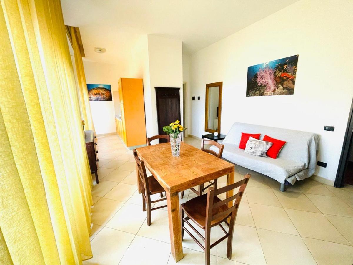 Regina Beach Holiday Apartments 티레니아 외부 사진