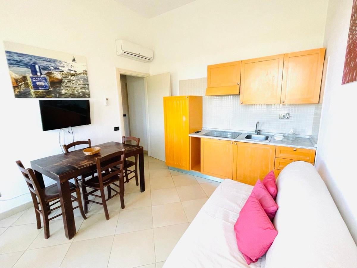 Regina Beach Holiday Apartments 티레니아 외부 사진