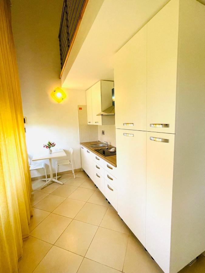 Regina Beach Holiday Apartments 티레니아 외부 사진