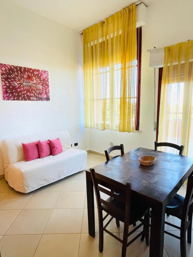 Regina Beach Holiday Apartments 티레니아 외부 사진