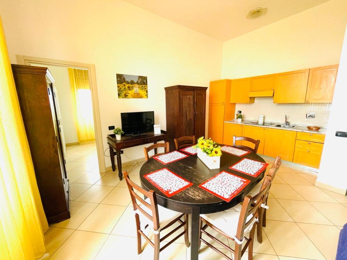 Regina Beach Holiday Apartments 티레니아 외부 사진