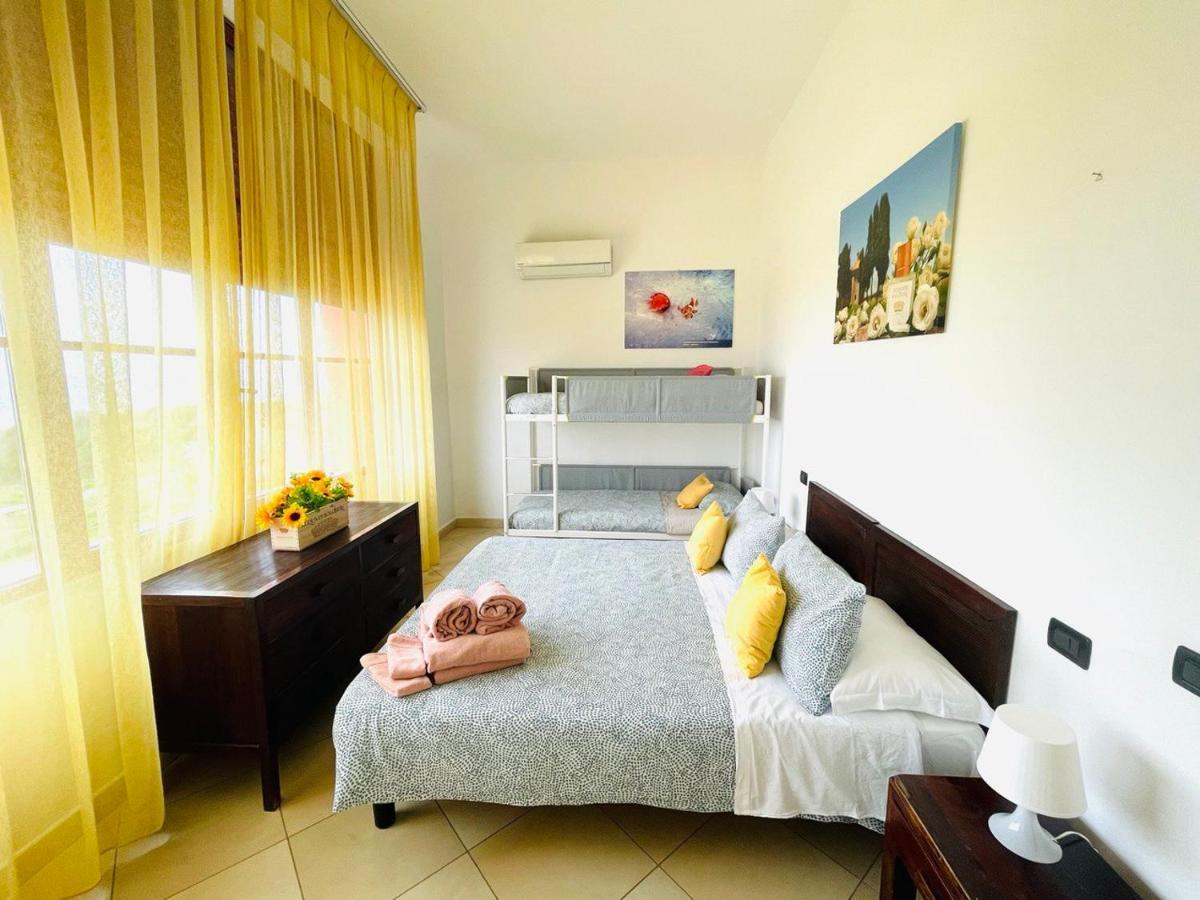 Regina Beach Holiday Apartments 티레니아 외부 사진