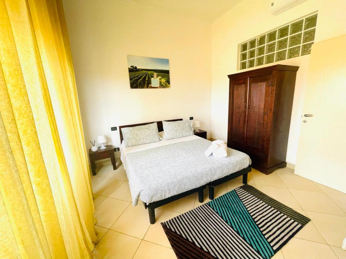 Regina Beach Holiday Apartments 티레니아 외부 사진