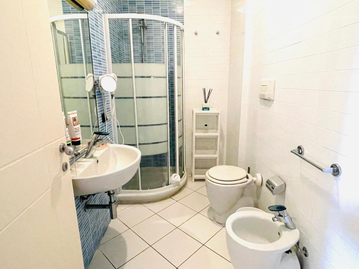 Regina Beach Holiday Apartments 티레니아 외부 사진