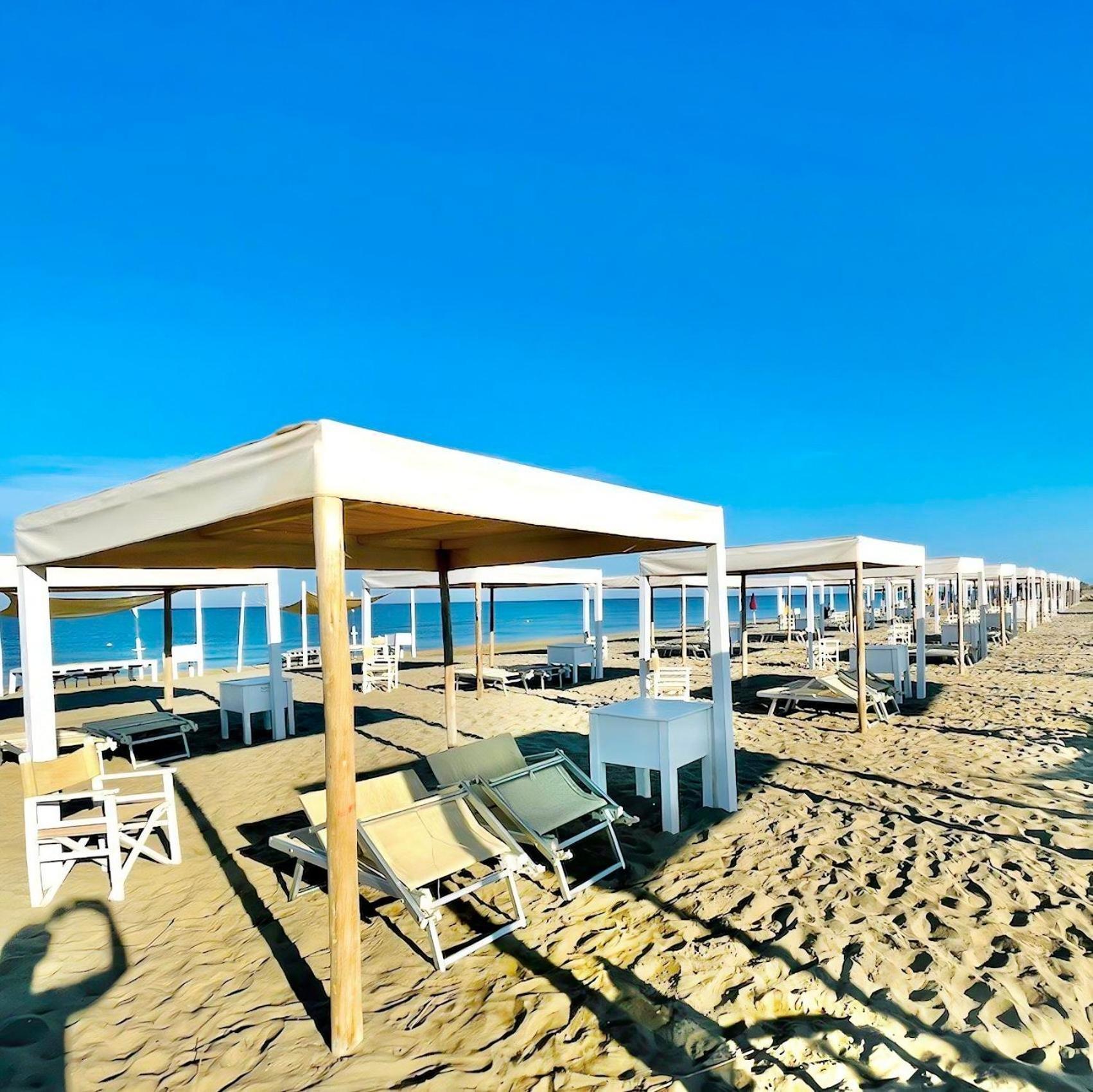 Regina Beach Holiday Apartments 티레니아 외부 사진